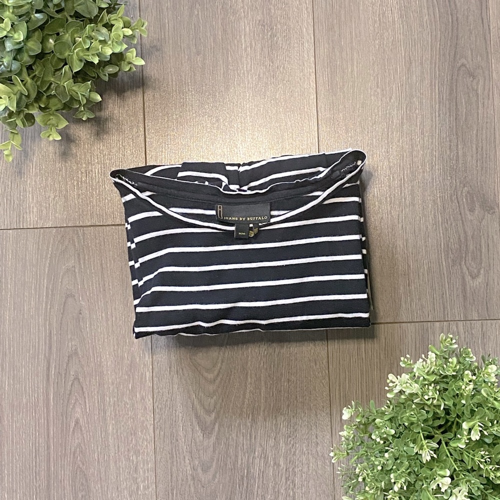 Jeans By Buffalo Knotted Black and White Crop Striped Top, M